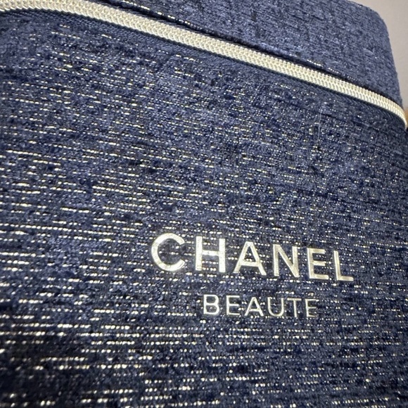 CHANEL Beauty Collection with Elegant Blue Bag - Picture 6 of 16